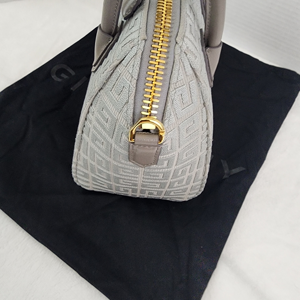 Givenchy handbag - Picture 6 of 17